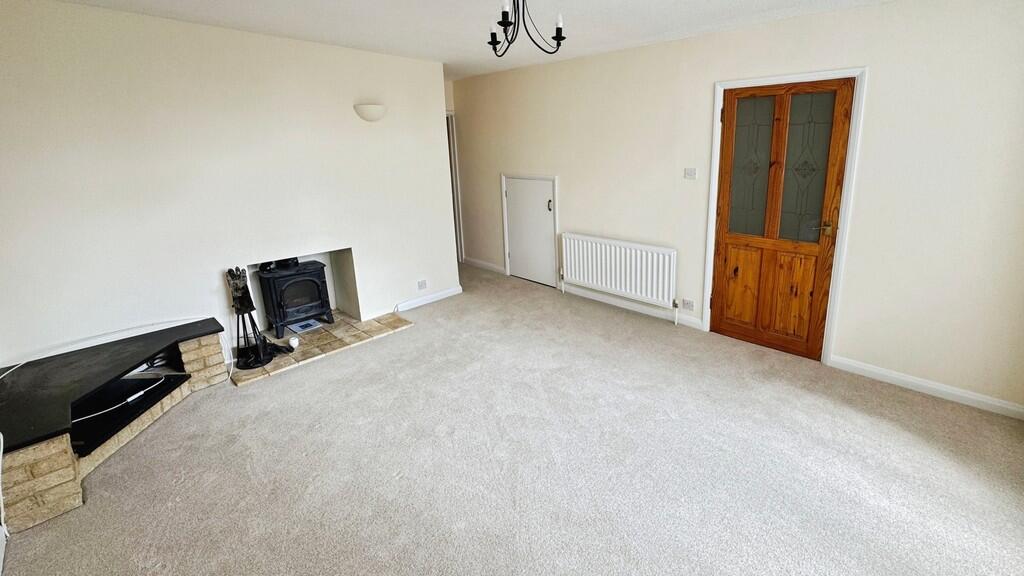 Langholm Avenue, Warminster - View 4