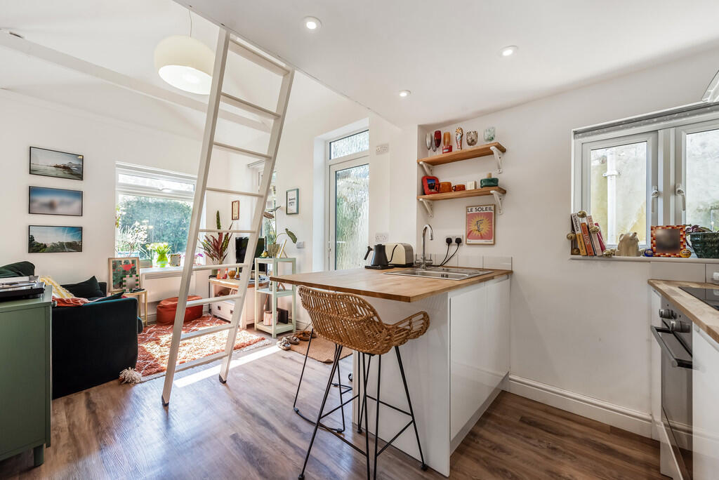 Main image of property: North Walls, Winchester