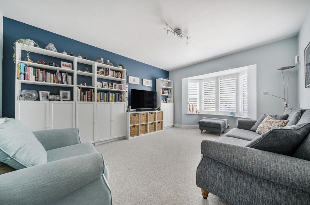Hayler Gardens, Southwater, RH13 photo 2