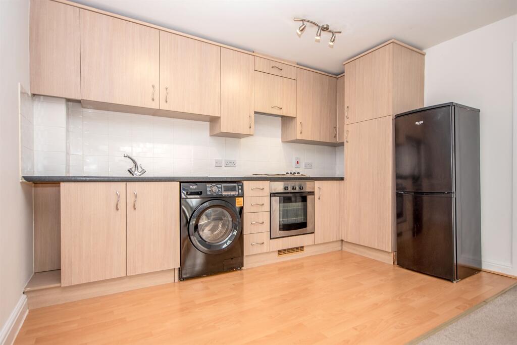 Apartment in Kettering, North Northamptonshire - View 4