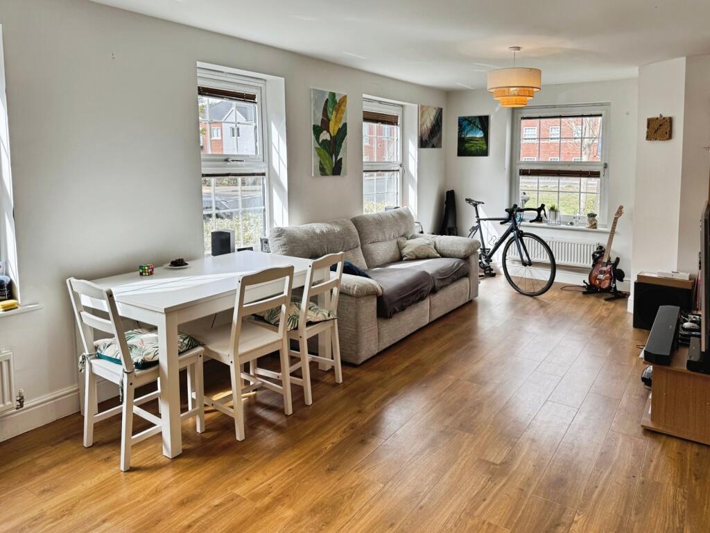 Apartment in Woodley, Wokingham - View 2