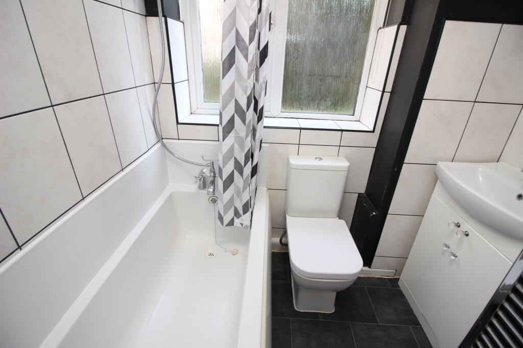 Apartment in Kingston upon Thames - More