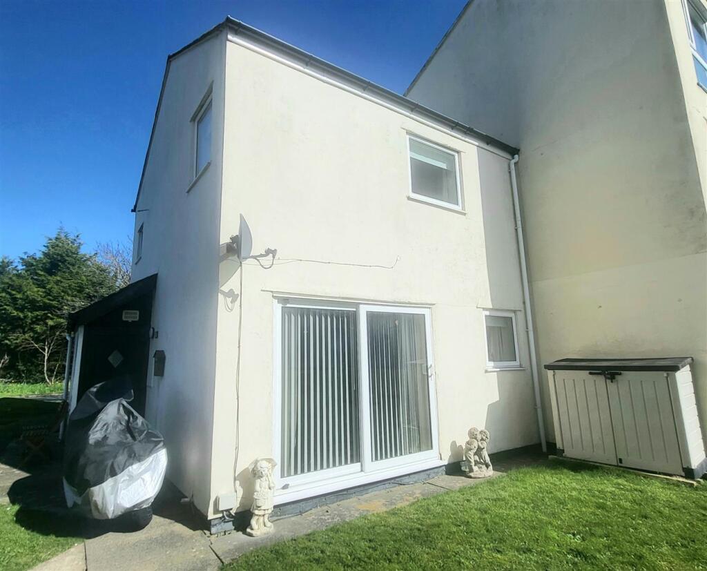 3-bed house on 61 Glan Gors, Harlech, £99,950