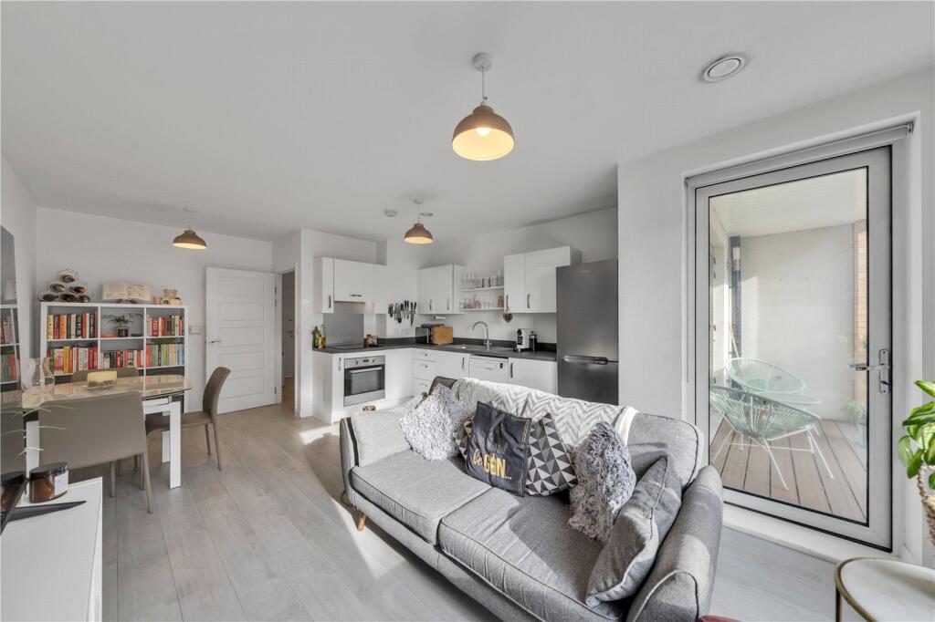 43 Coxwell Boulevard, Colindale, NW9 photo 3