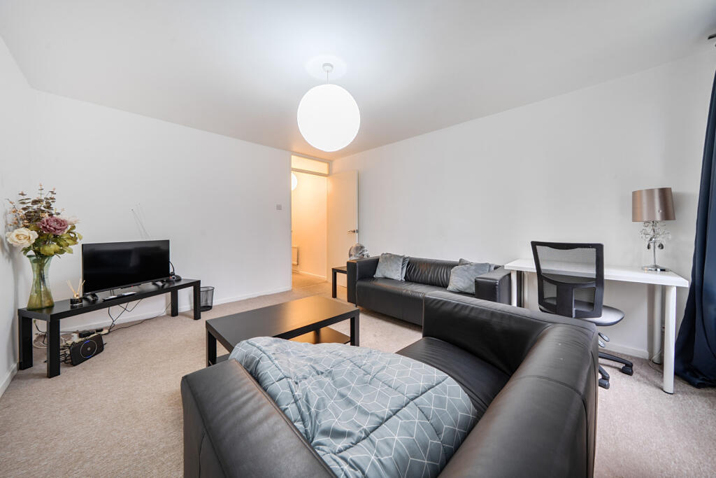 Main image of property: Langdale Close, London