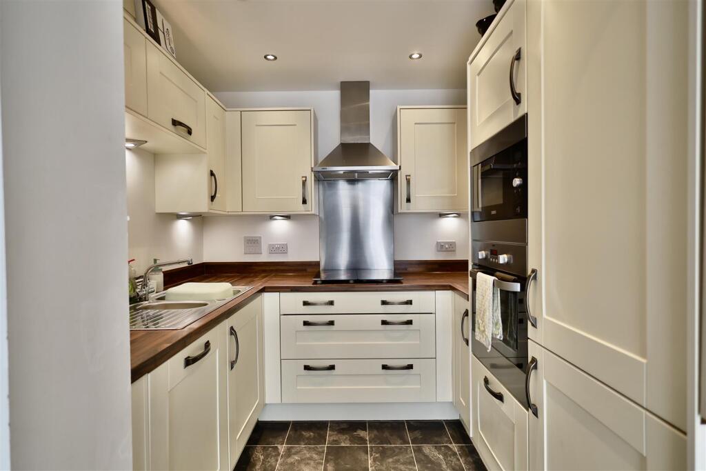Apartment in Gateshead, North East - View 3