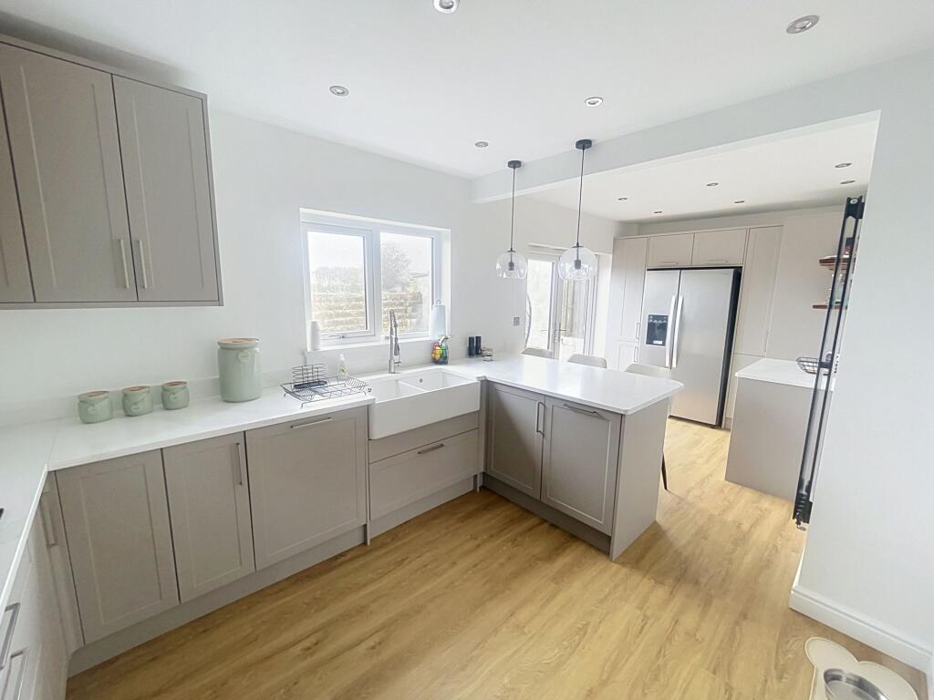 Vale View, Sarn, CF32 photo 2