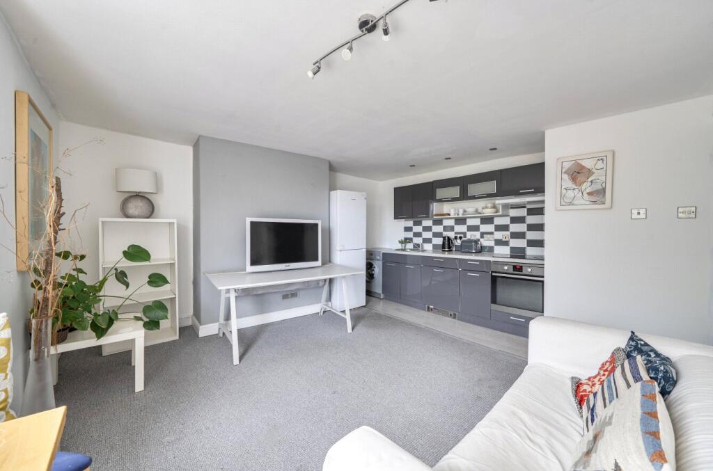 Apartment in Wincanton - View 4