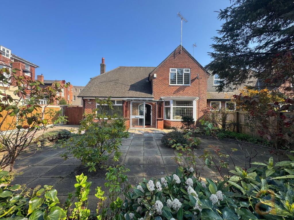 3-bed semi-detached on Gloucester Road Southport PR8 2AU, £400,000