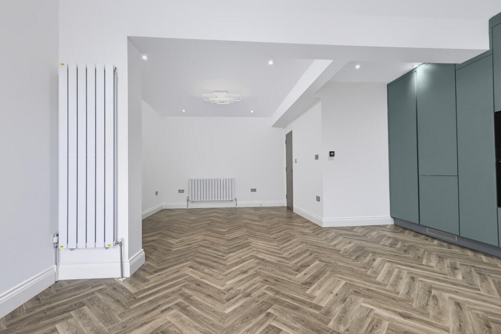 House in Croydon - More