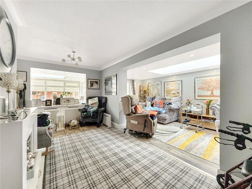House in Middlesbrough, Lingfield Park, Coulby Newham - View 5