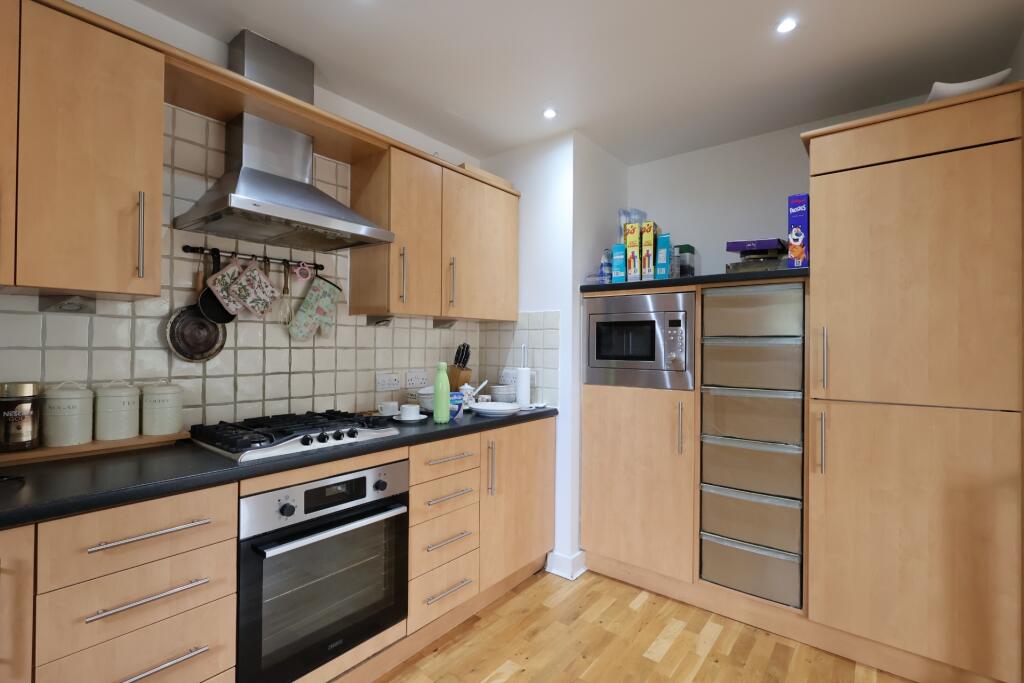 Apartment in Haywards Heath, Lucastes - View 3