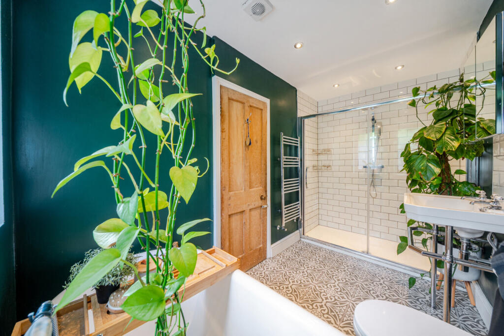House in London, Blackheath Royal Standard, Kidbrooke - More