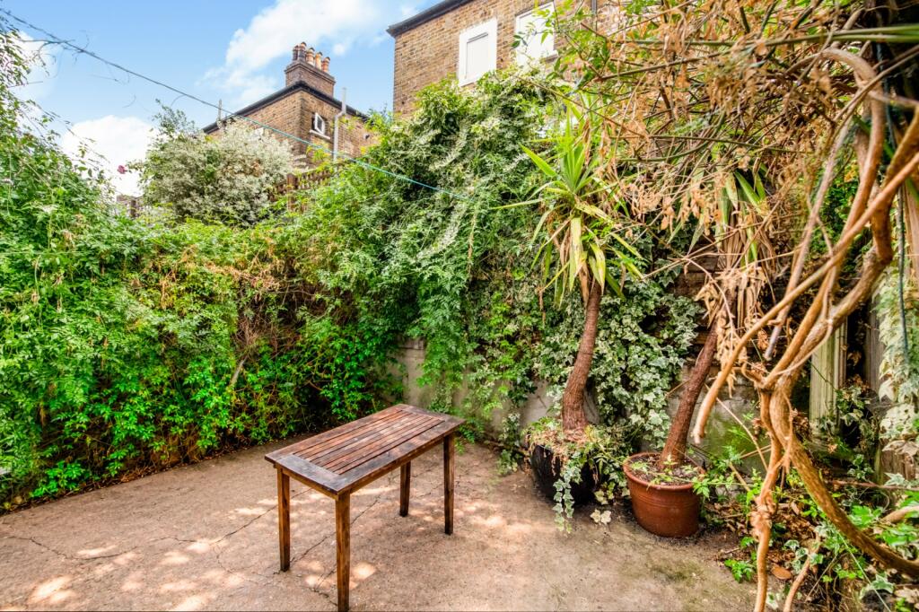 Apartment in London - More
