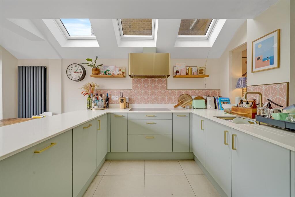 House in Twickenham - View 3