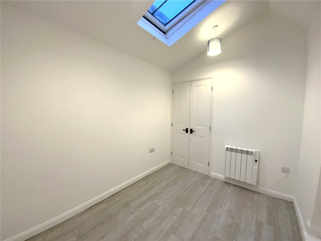 Apartment in Swindon - View 5