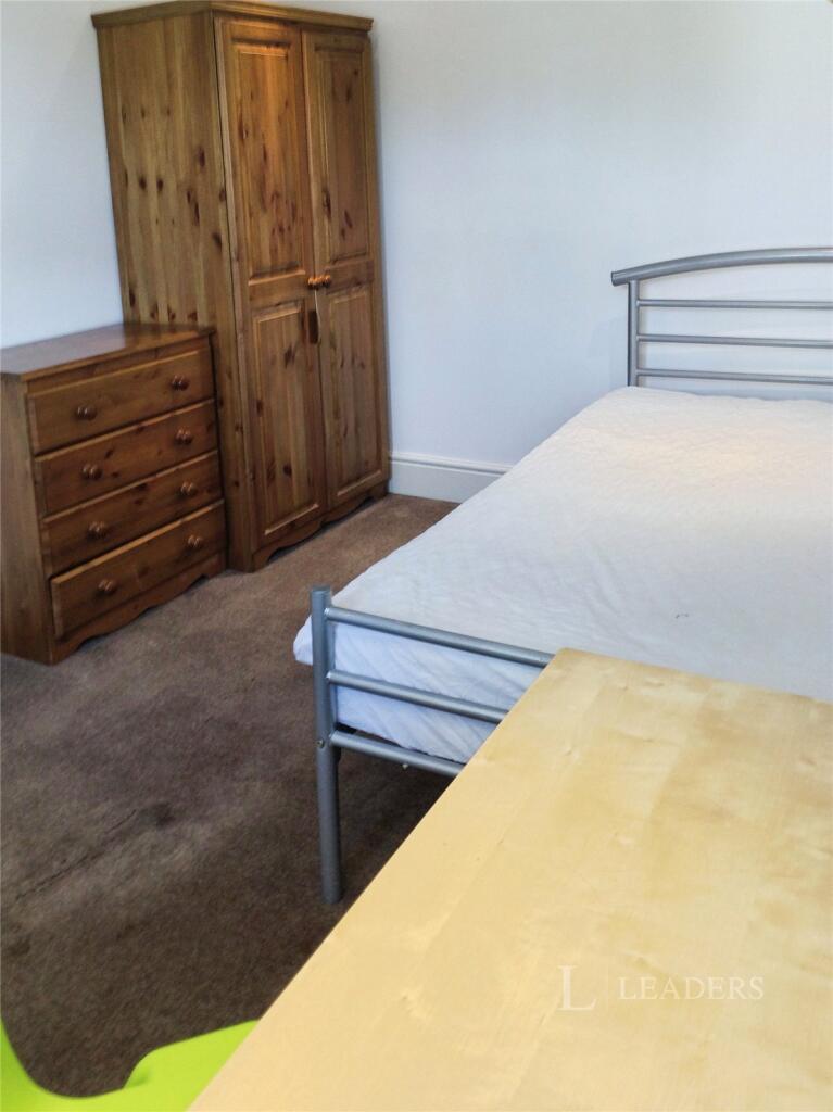 6 bedroom terraced house for rent