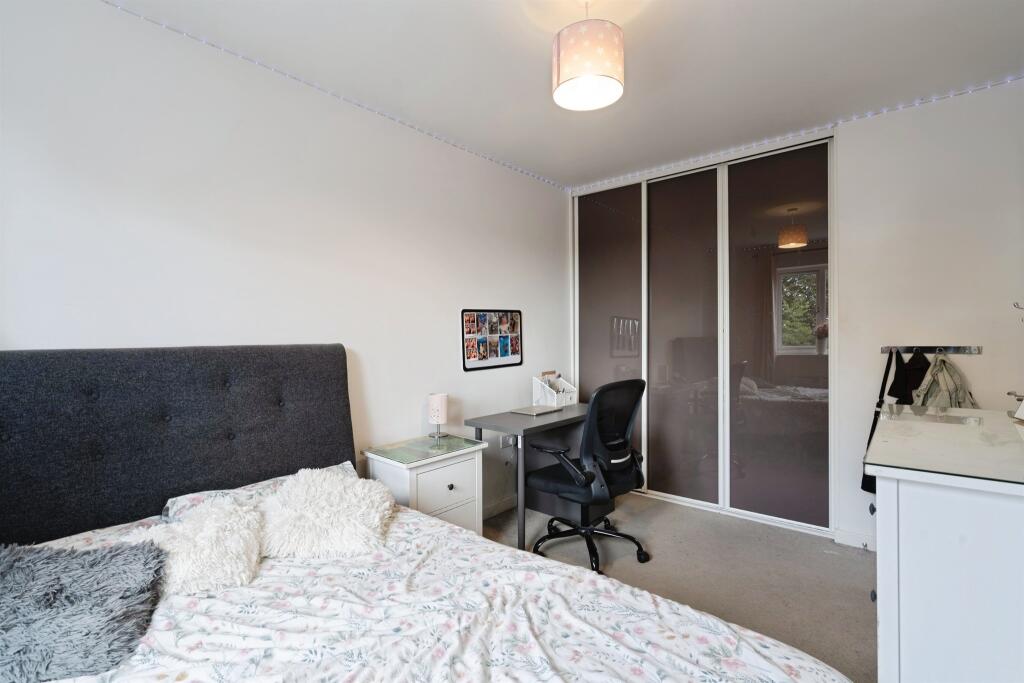 House in Salisbury, Amesbury - More