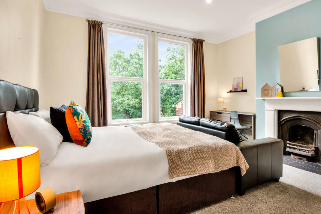 House in Leeds, West Yorkshire - View 4