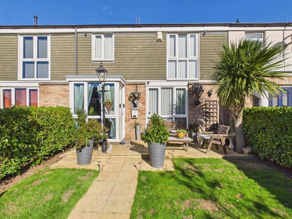 3-bed terraced on Lowood Drive, Bridlington, £150,000