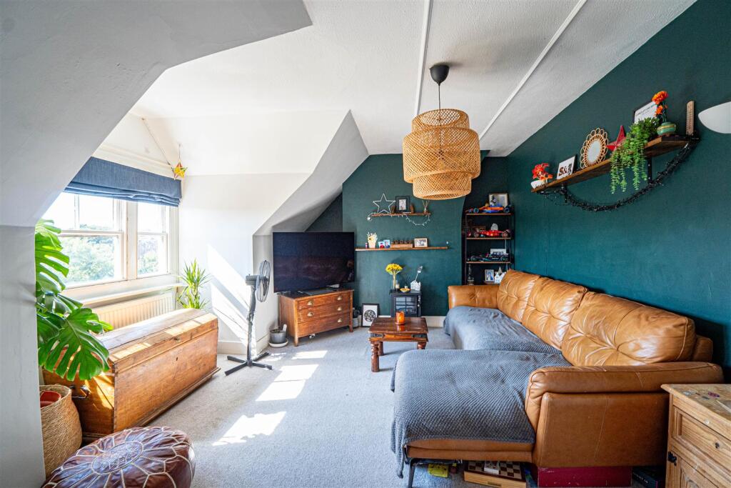 Apartment in St Leonards-on-sea, Silverhill - View 2
