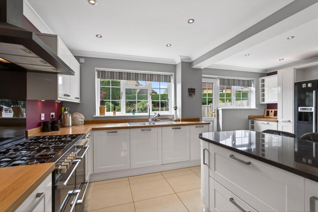Tavistock Close, Woburn Sands, MK17 - View 3