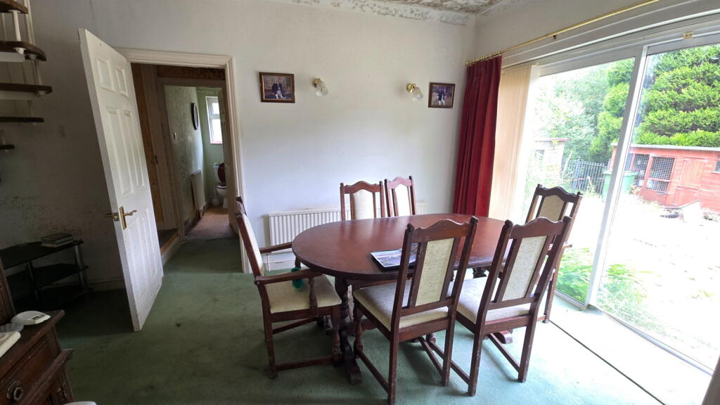 House in Bucklebury, West Berkshire - More