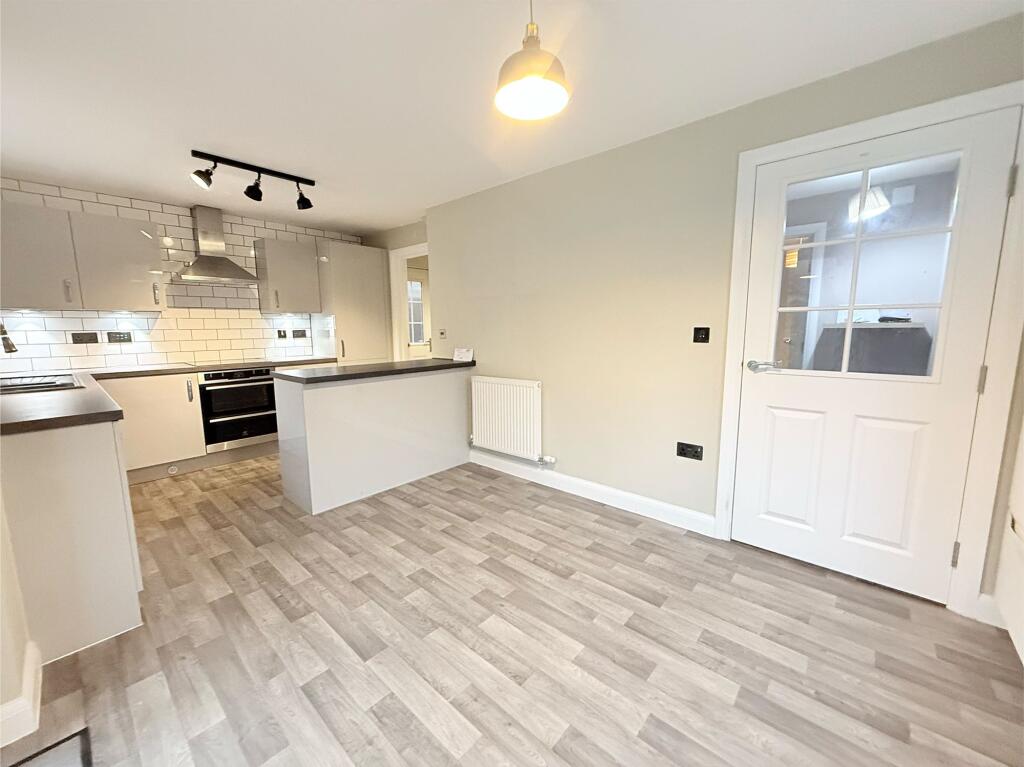 Grange Ash Close, Flockton, WF4 photo 3