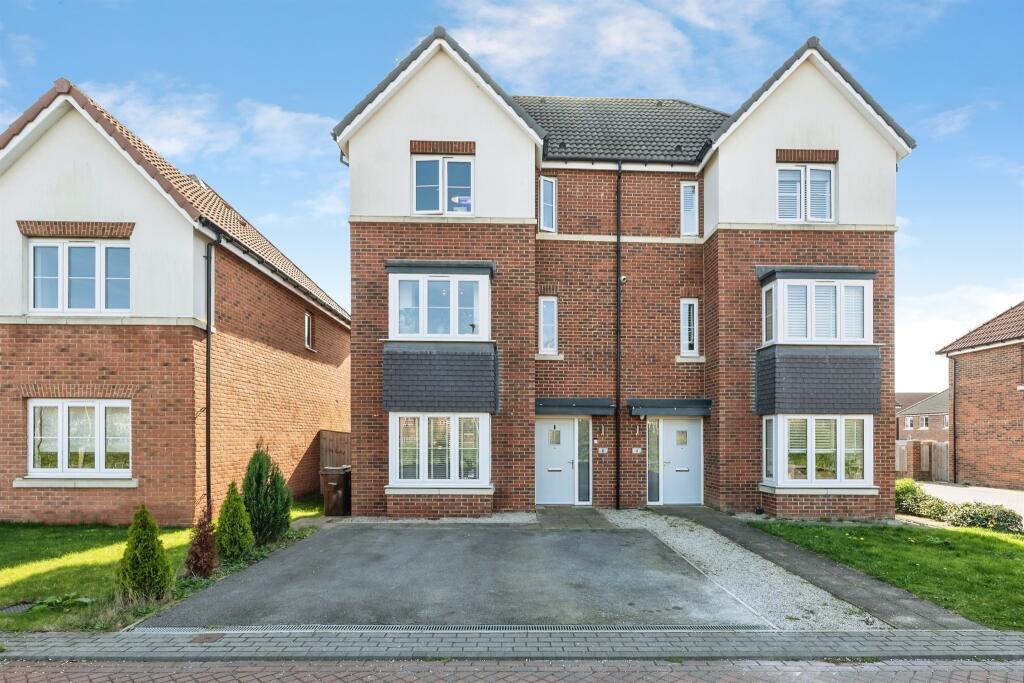 Main image of property: Fortress Close, Pontefract