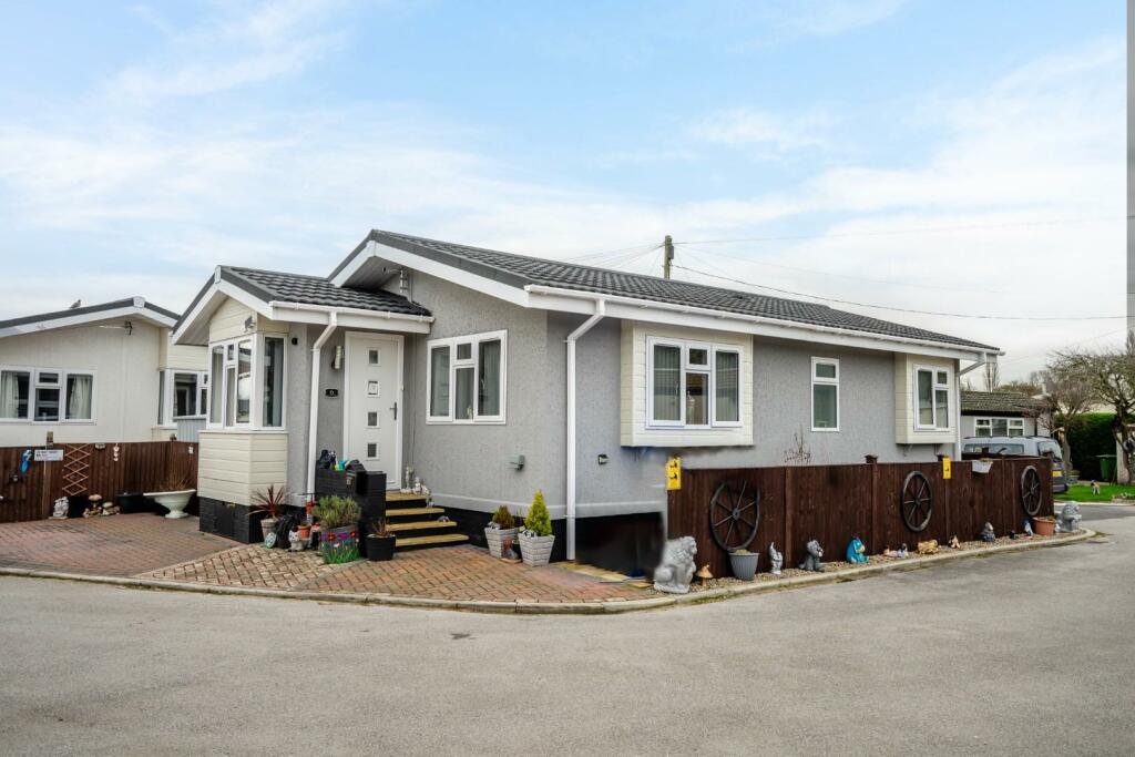 2-bed caravan on Elm Avenue, Acaster Malbis, York, £149,950