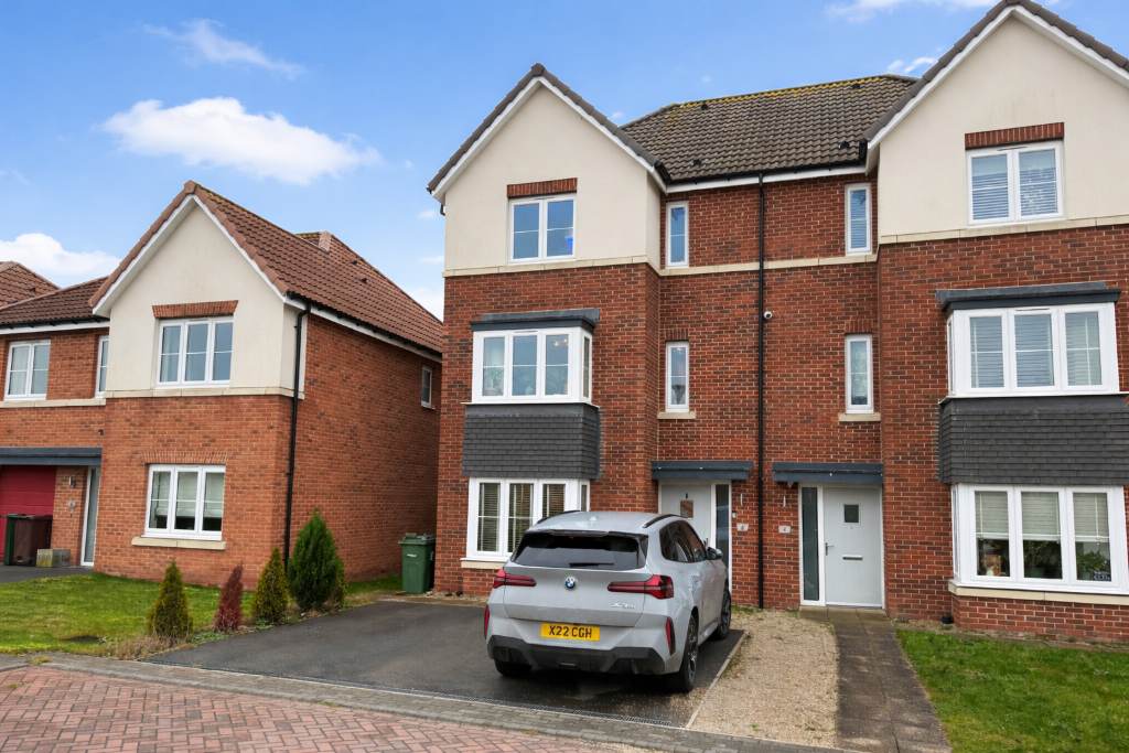 Main image of property: Fortress Close, Pontefract, West Yorkshire, WF8