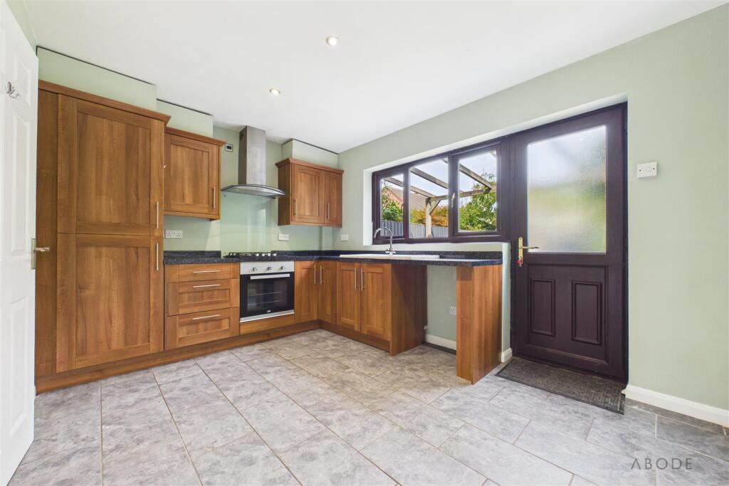 House in East Staffordshire, Uttoxeter - More