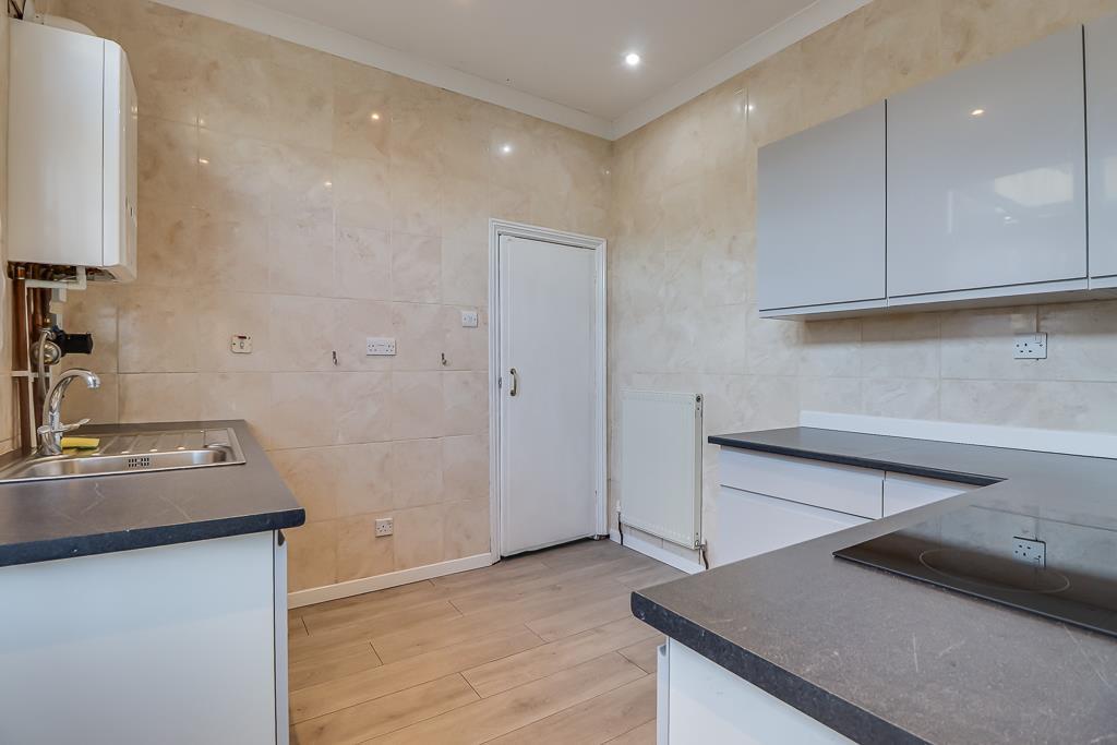 Apartment in Southend-on-Sea - View 5