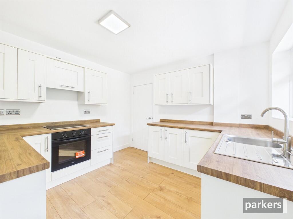 Hilltop Road, Earley, Reading, Berkshire, RG6 photo 4