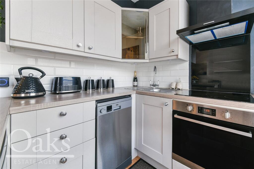 Apartment in Croydon - View 3