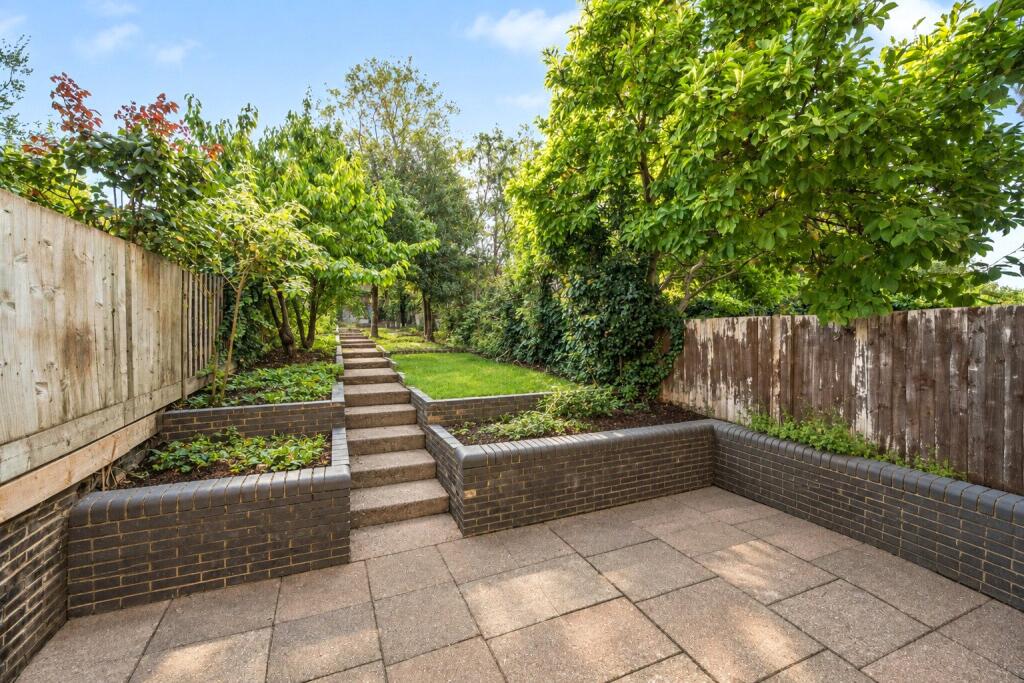 House in London - View 5