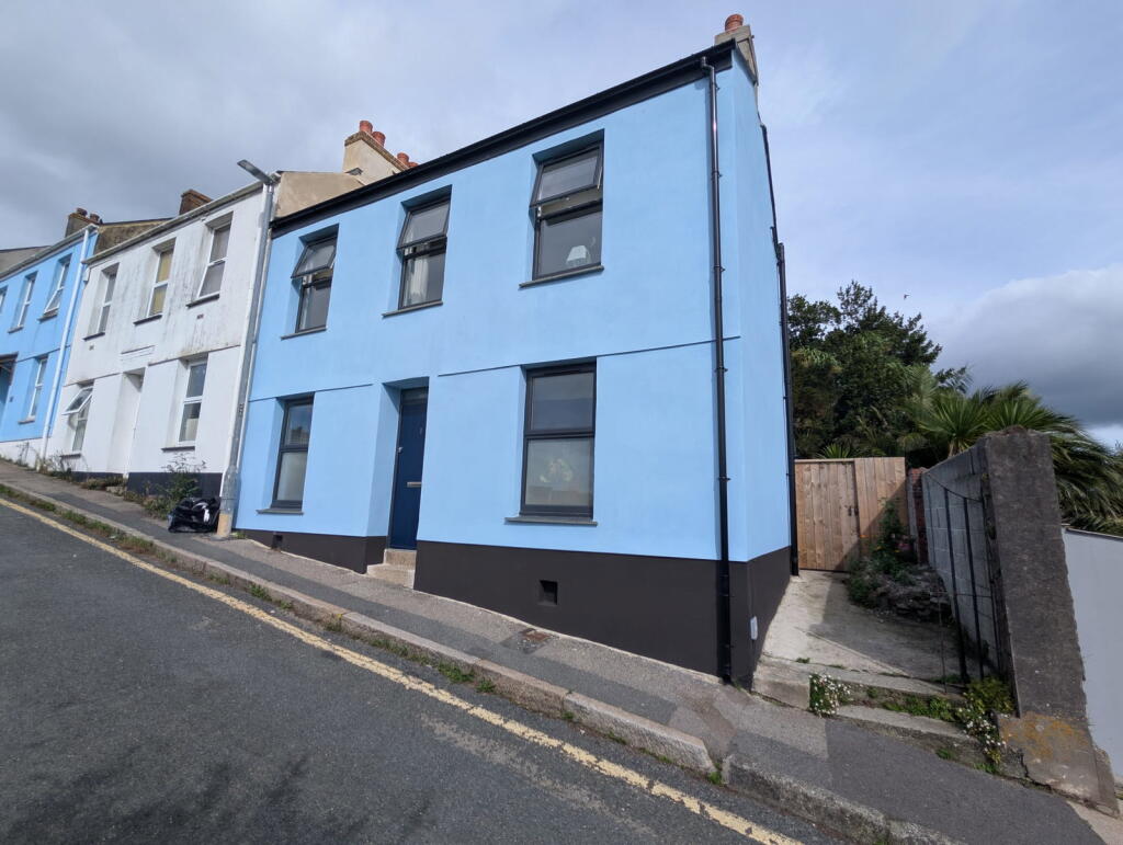 3-bed terraced on Tresawna Terrace, Falmouth, TR11 2AR, £345,000