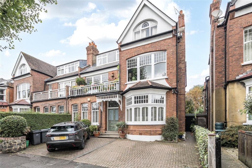 3-bed flat on Princes Avenue, London, N10, £1,275,000