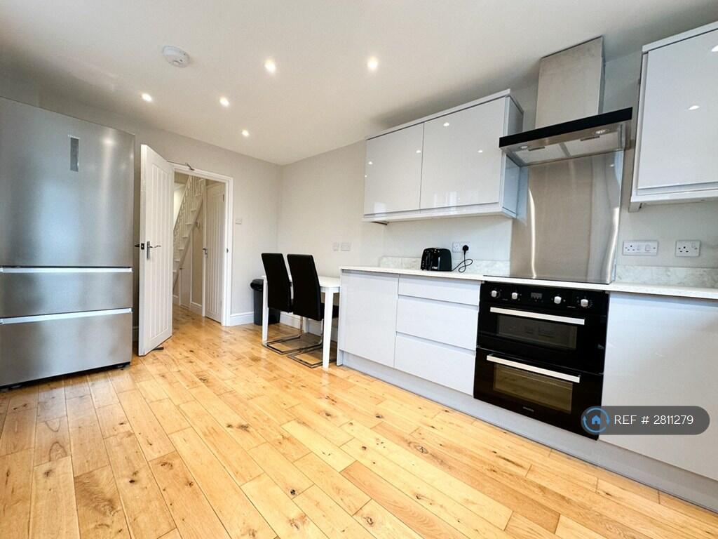 House in London - View 3