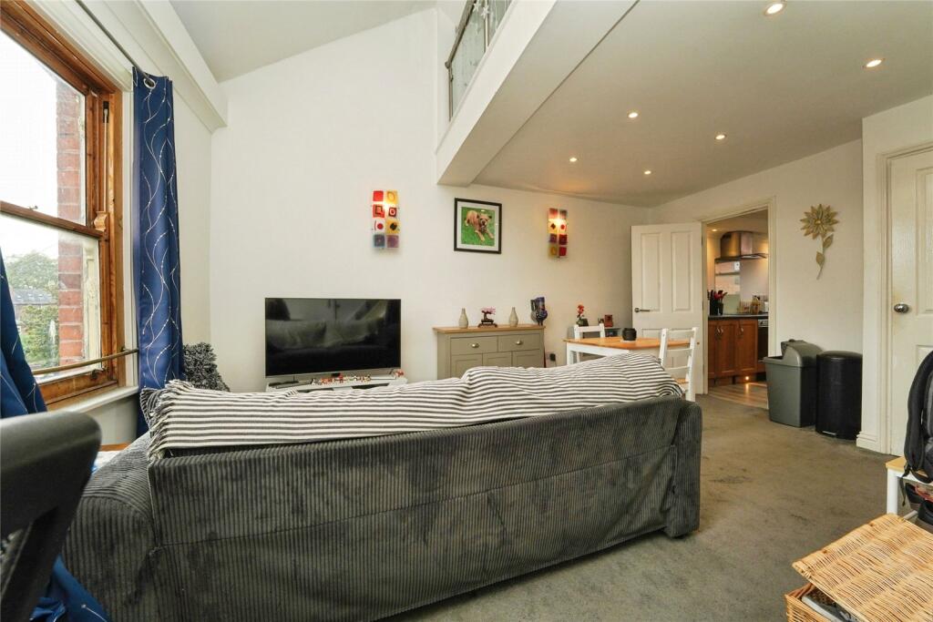 Apartment in Gloucester - View 2