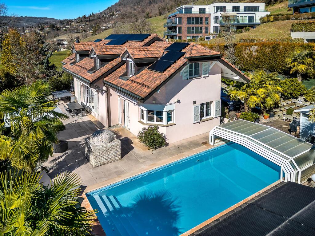 Main image of property: Vaud, Brent