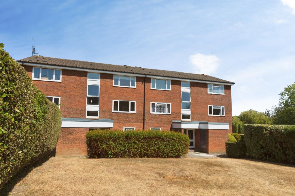 1-bed flat on Bellfield, Pixton Way, Croydon, £145,000