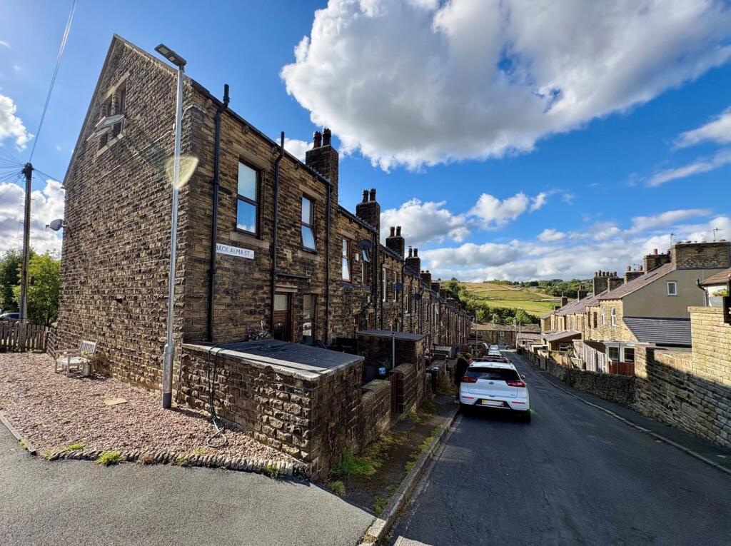 House in Bradford - View 3