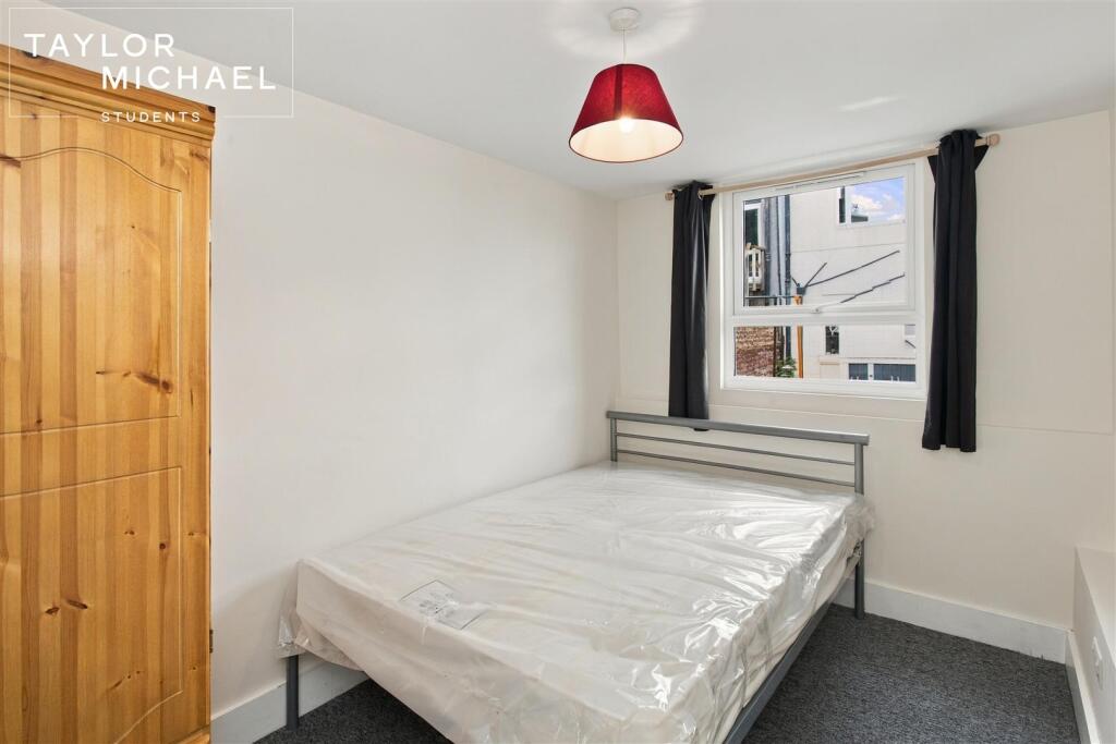 6 bedroom terraced house for rent