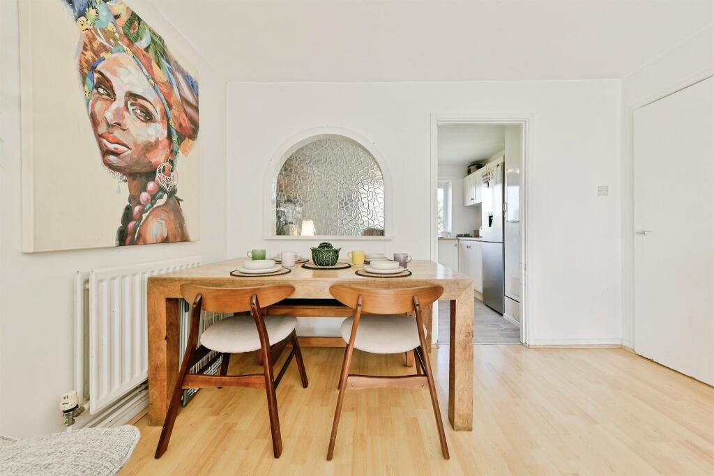 Apartment in North Hertfordshire, Hertfordshire - View 5