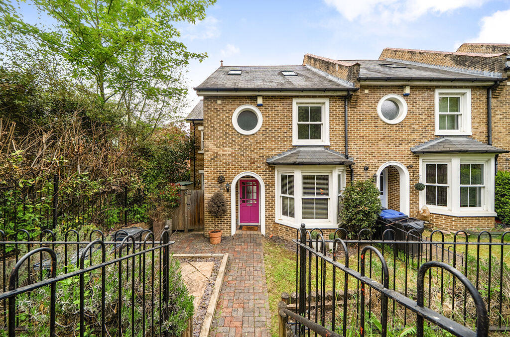 Main image of property: Valley Road, Kenley