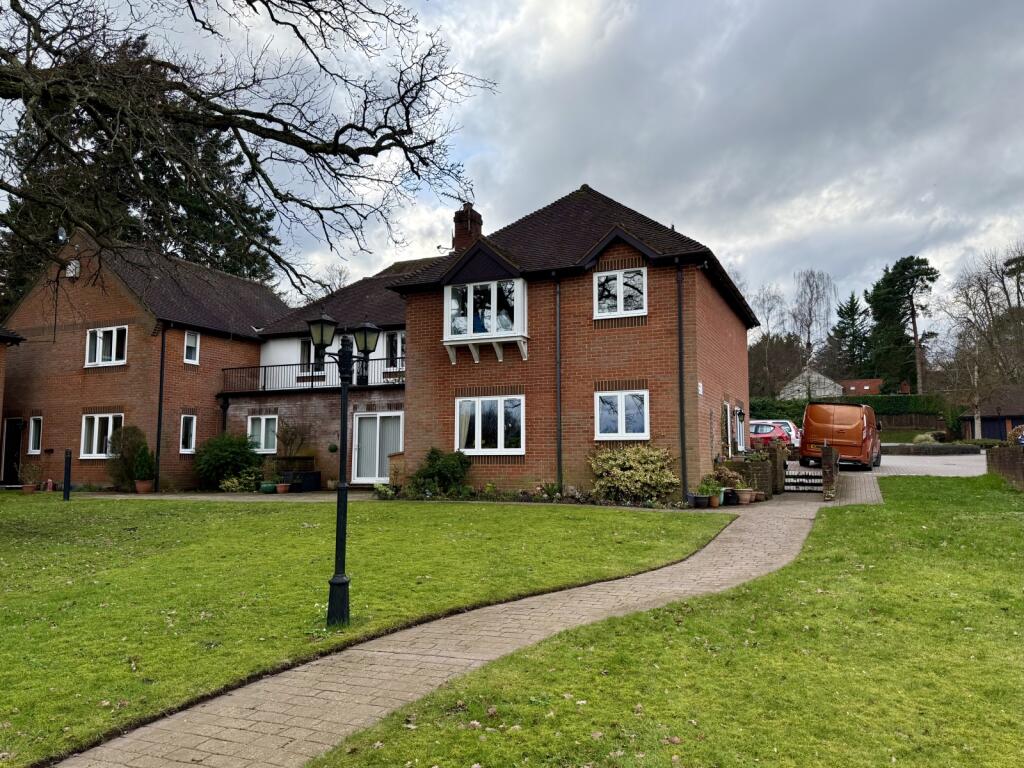 Main image of property: War Memorial Place, Henley-on-Thames, Oxfordshire, RG9