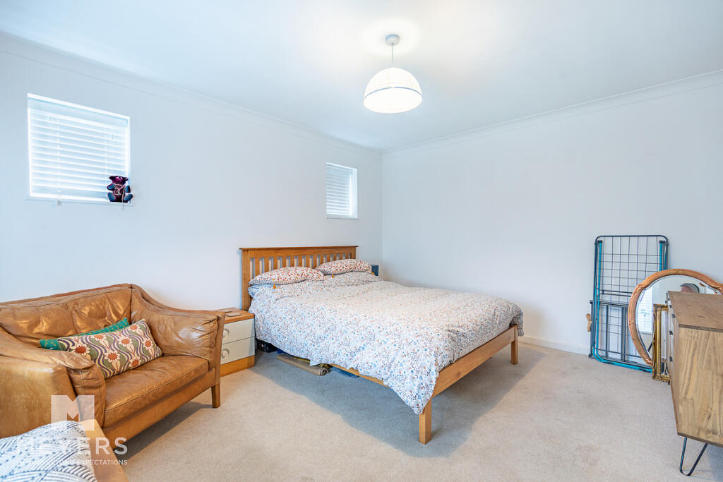 Elm Avenue, Christchurch, BH23 2 photo 2