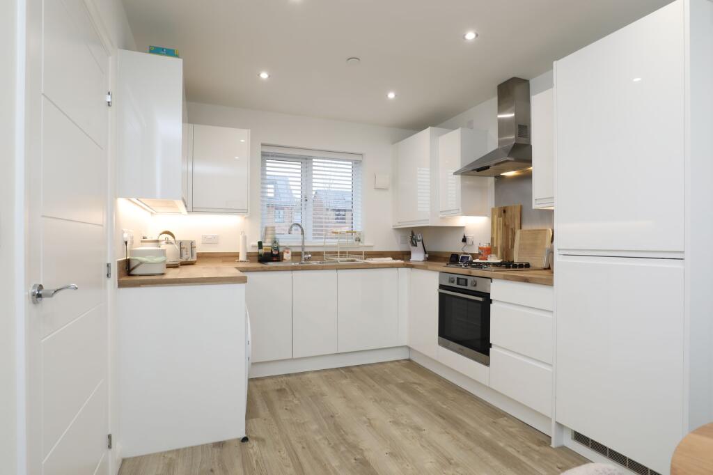 Heol Littleham, Llanrumney, CF3 photo 2