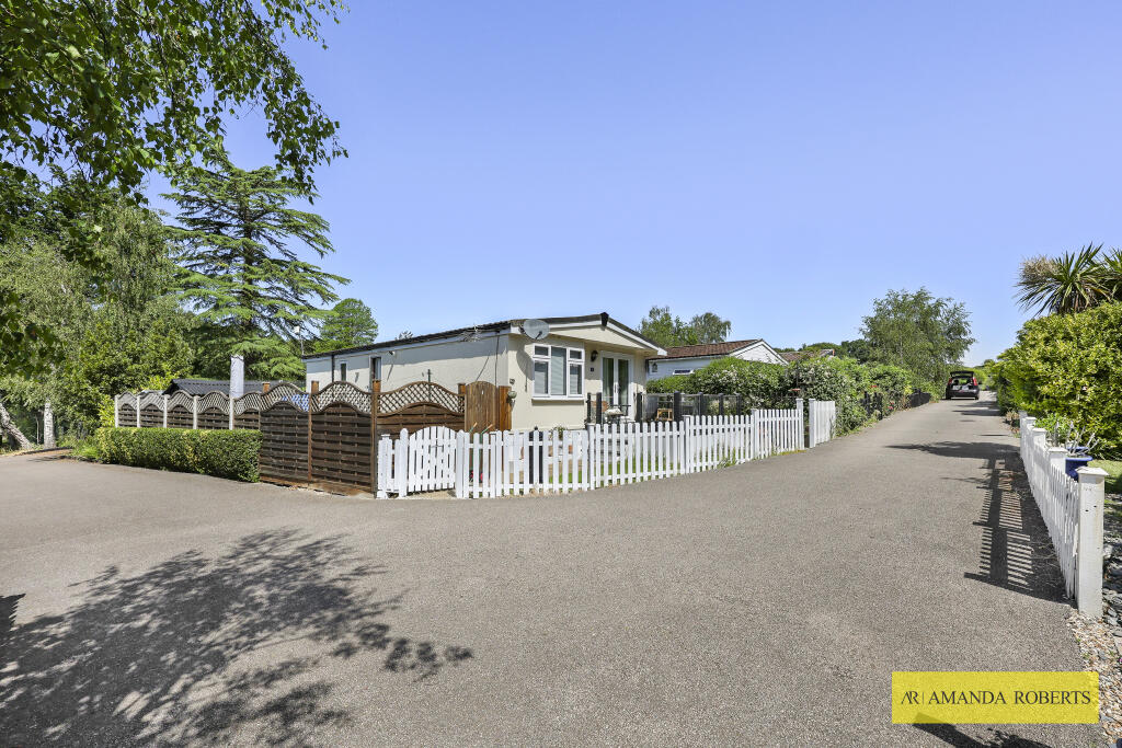 Hornbeam Lane, Loughton - More
